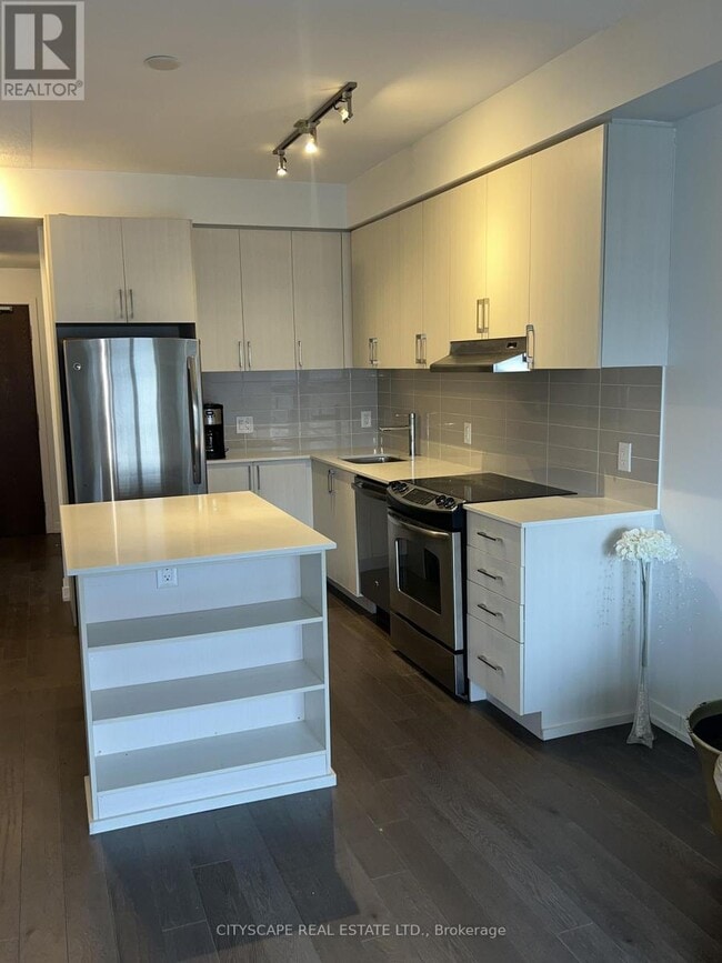 Photo du bâtiment - 2560 Eglinton Ave W