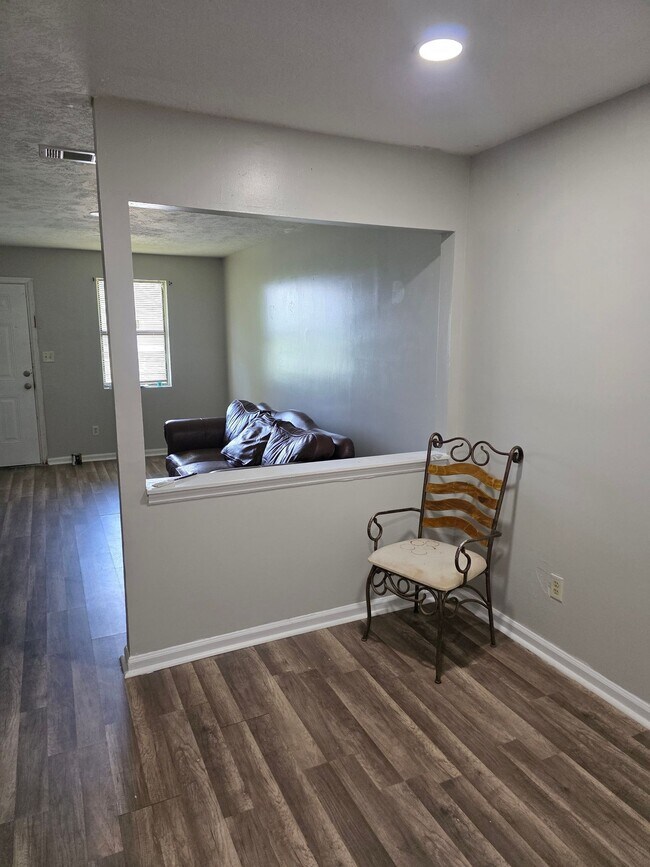 Foto del edificio - 3 Bedroom End Unit