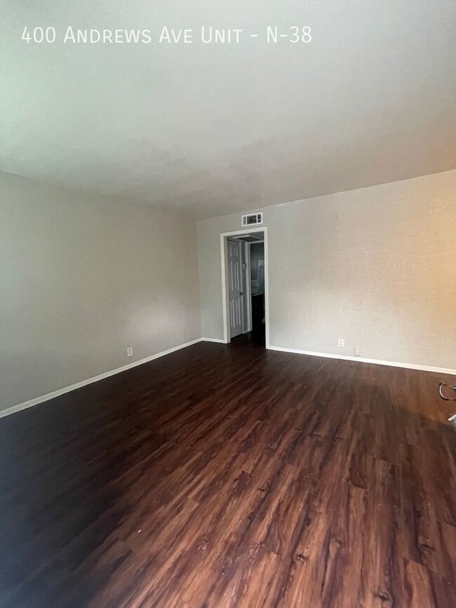 Building Photo - Ask about move in specials