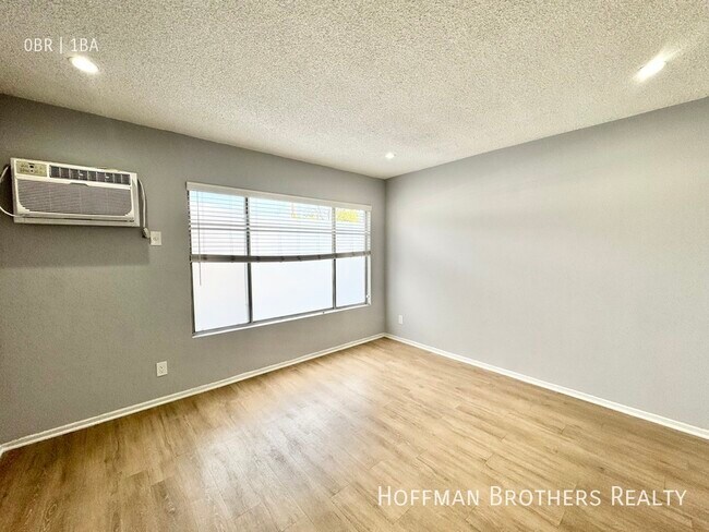 Foto del edificio - 12311 Burbank Blvd