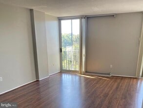 Building Photo - 4600 S Four Mile Run Dr Building Photo - 4600 S Four Mile Run Dr