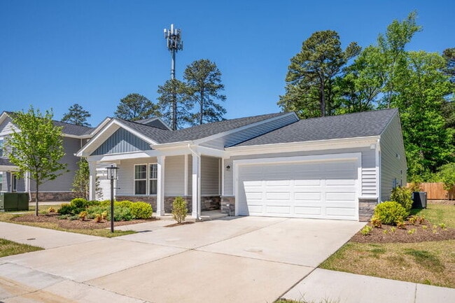 Foto del edificio - 3 Bedroom Single-Family Home with 2-Car Garage in Glen Allen (23060) – $2,650/mo