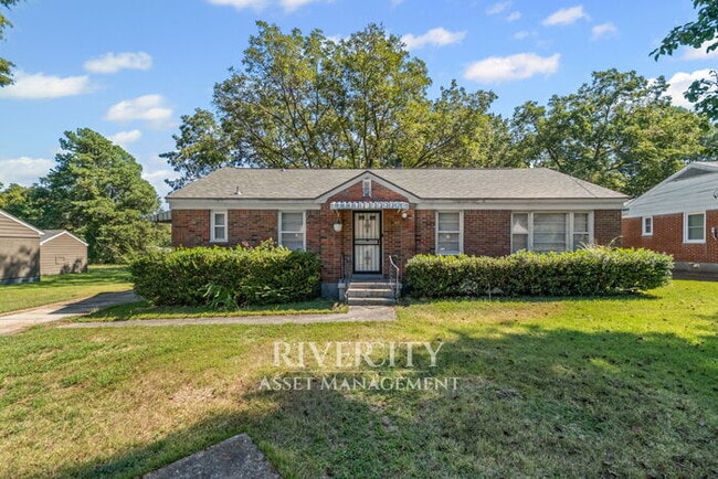 Building Photo - A MUST SEE, AMPLE SPACE HERE AND VERY MODERN !!!!! SECTION 8 WELCOMED