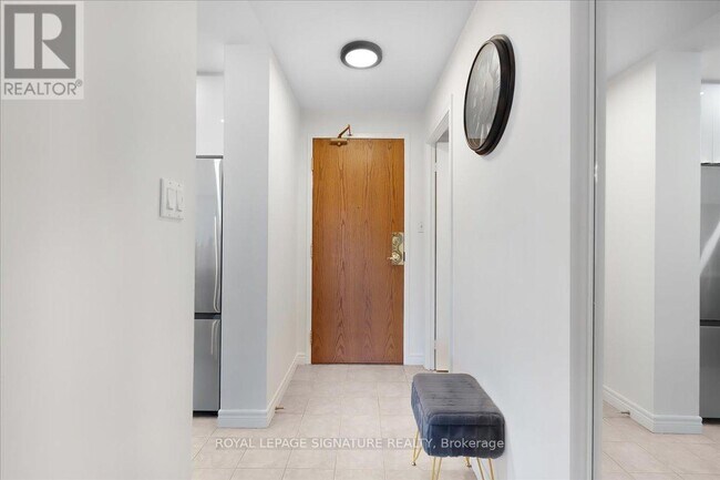Photo du bâtiment - 1700 Eglinton Ave E