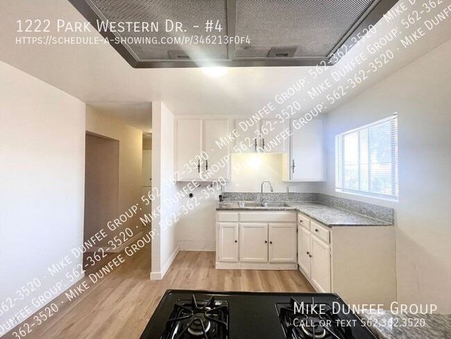 Building Photo - 1222 W Park Western Dr