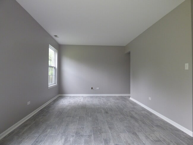 Foto del edificio - 222 Newbury Dr