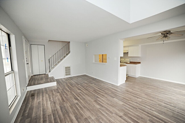 Building Photo - 208 Ivy Ct