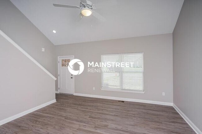 Foto del edificio - 4 Bedroom Pet-Friendly Home in Louisville,...