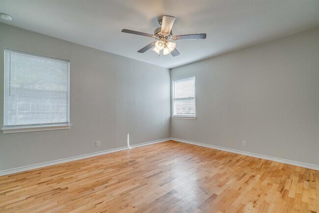 Foto del edificio - 3419 S University Dr