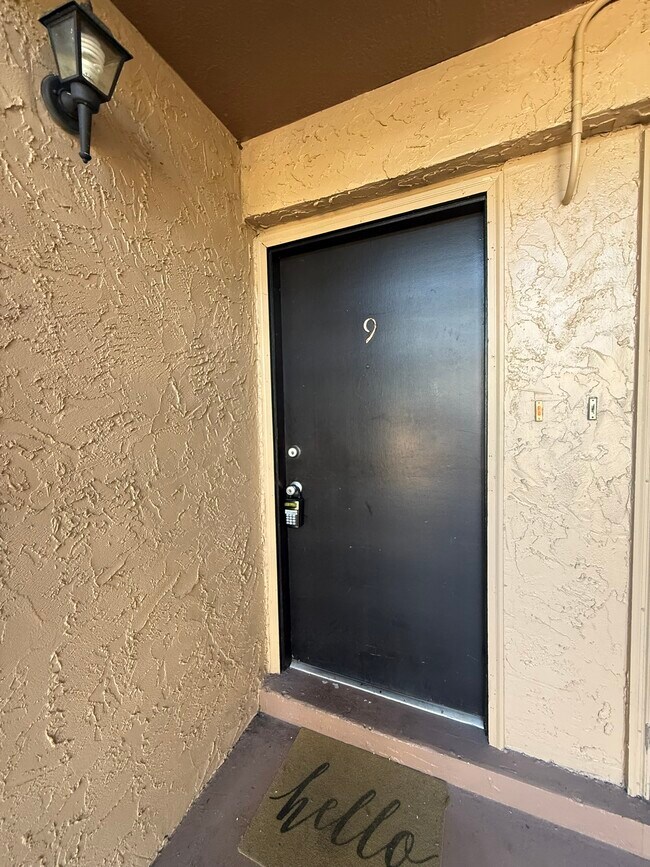 Foto del edificio - 1575 Greenlea Dr