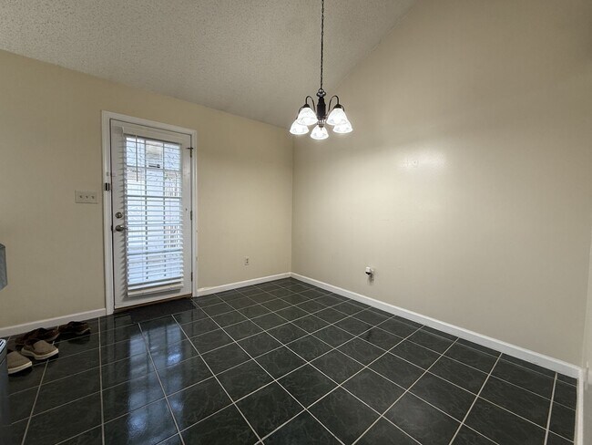 Foto del edificio - 2270 Kings Creek Ln