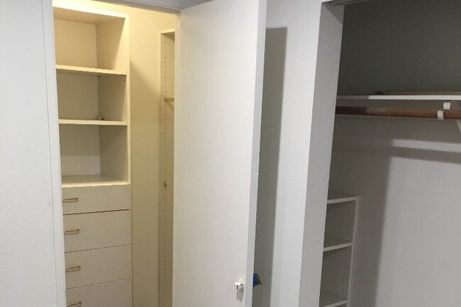 Foto del edificio - 1240 N Flores St