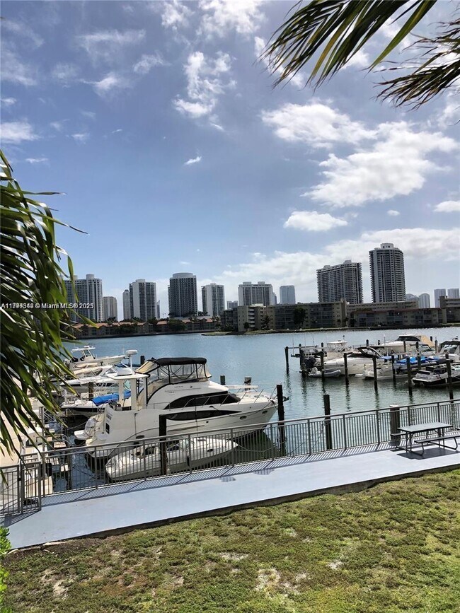 Foto del edificio - 18021 Biscayne Blvd