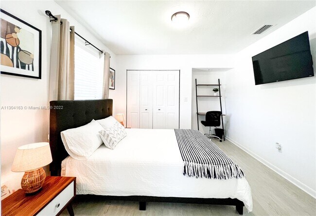 Foto del edificio - 1311 NE 118th St