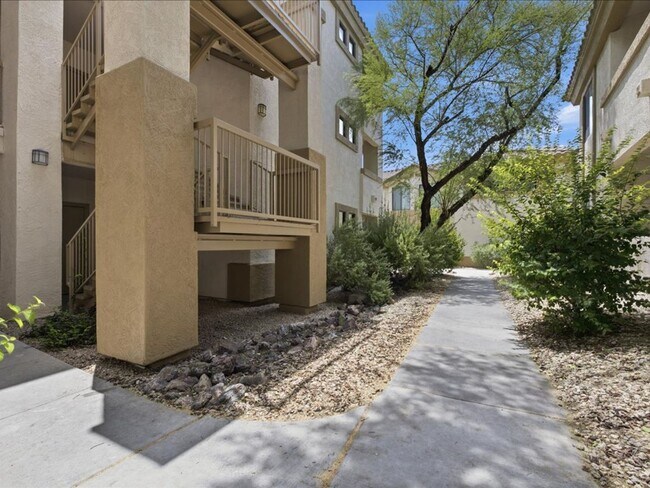 Foto del edificio - Charming 1 Bed / 1 Bath with Resort-Style Amenities!