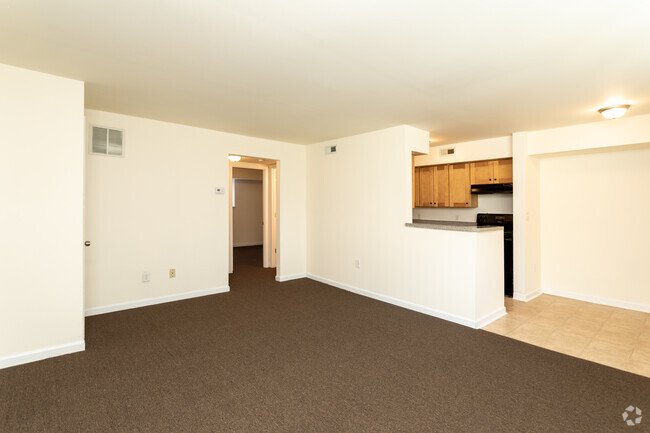 2BR, 1BA - 750 SF - Midwood Apartments