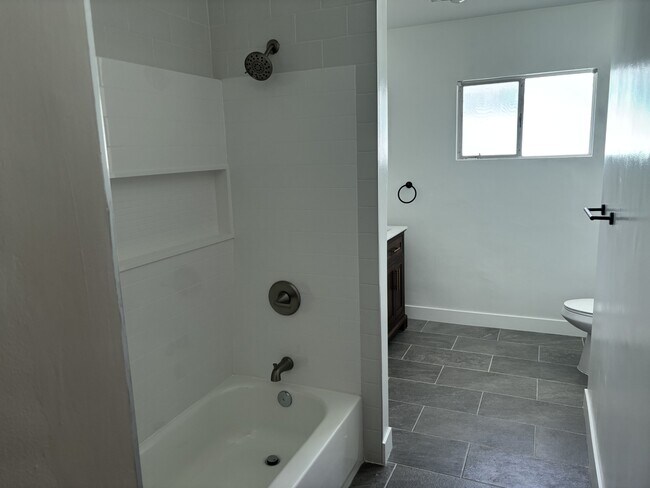Foto del edificio - 366 E Hillsdale St