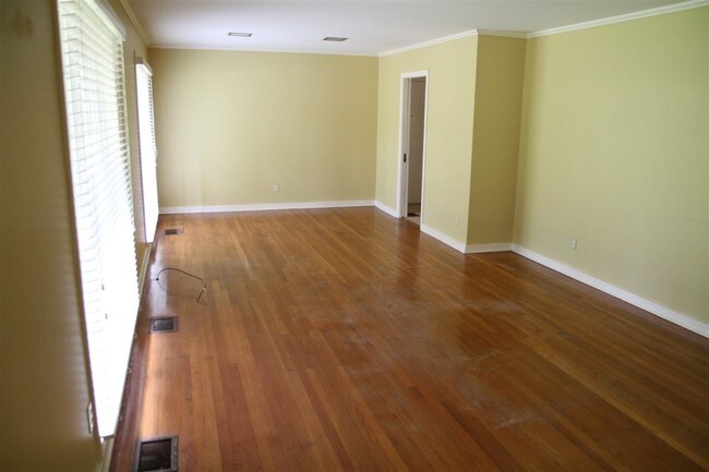 Building Photo - 5405 Hartsdale Dr