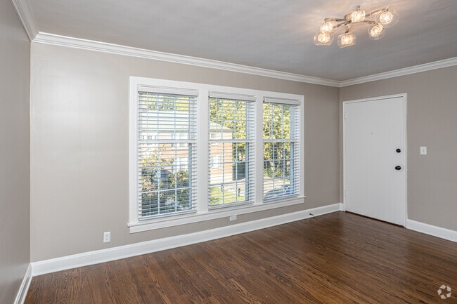2BR, 1BA - 880 SF - Living Room - Avenue Willows 2 bed-1 bath with W/D inclu...