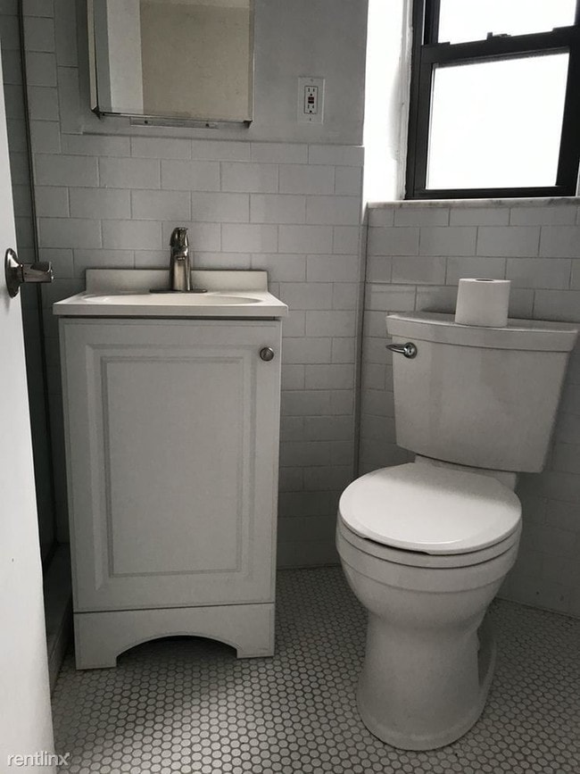 Building Photo - Studio, 1 bath  - 58 W 8th St