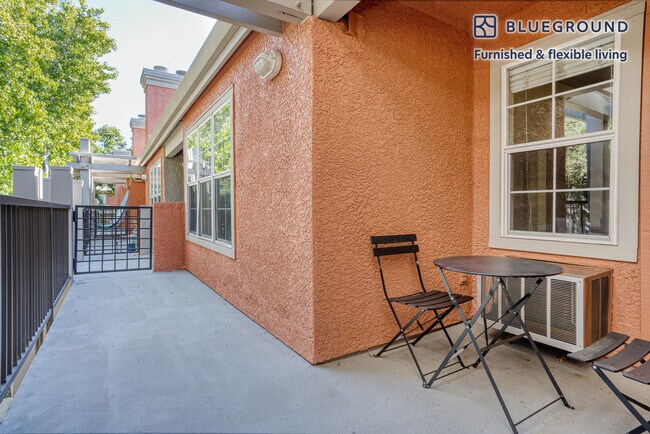 Building Photo - 1560 Vista Club Cir