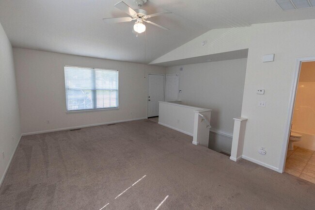 Foto del edificio - 3324 E St Charles Rd