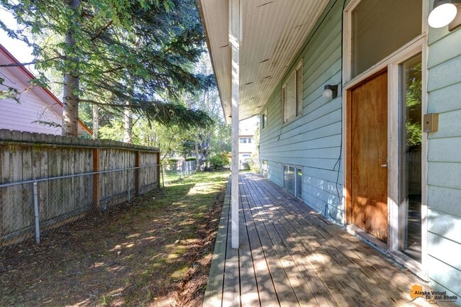Building Photo - 1121 Latouche St
