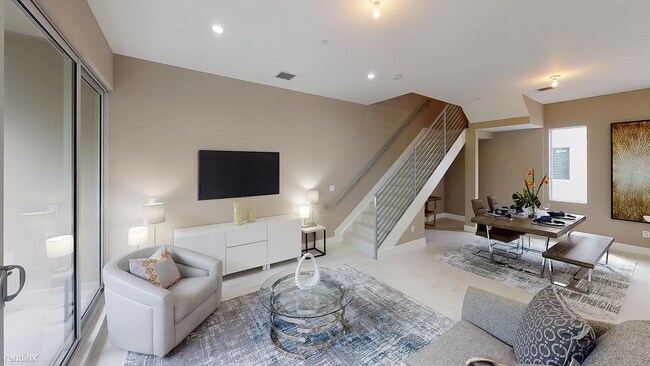 Foto del edificio - 3 br, 3.5 bath Townhome - 618 NE 12th Ave