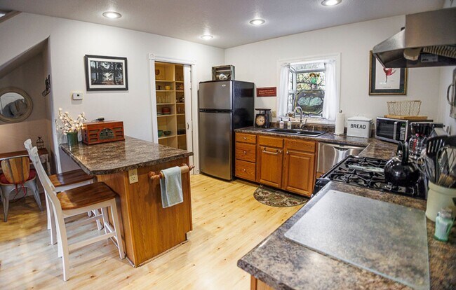 Foto del edificio - The Nest: Fully Furnished detached Cottage...