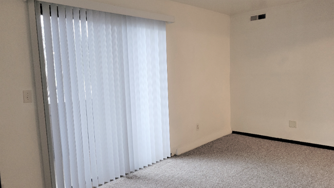Foto del edificio - 7620 Cherryvale N Blvd