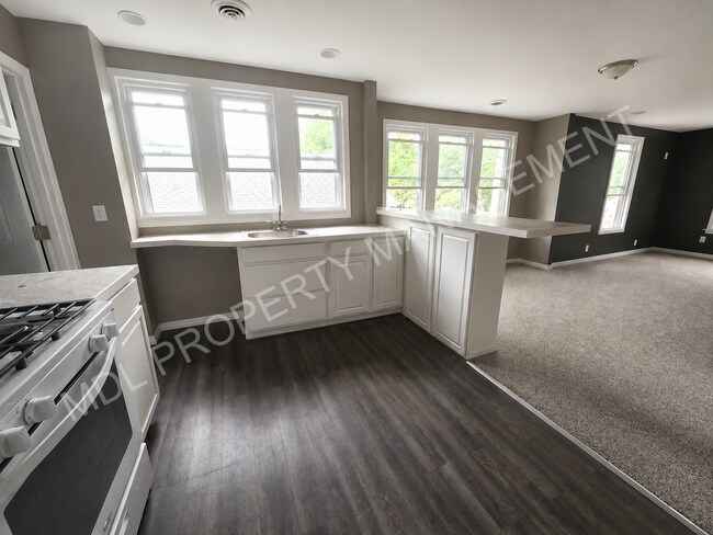 Building Photo - 1500 Birney St
