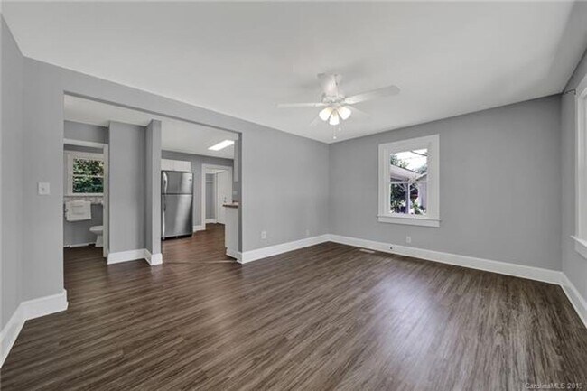 Building Photo - Beautiful House