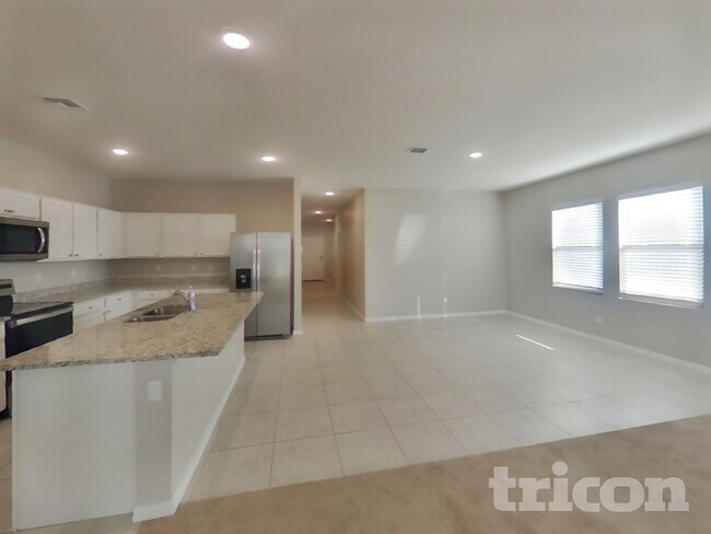 Building Photo - 35381 W Santa Clara Ave