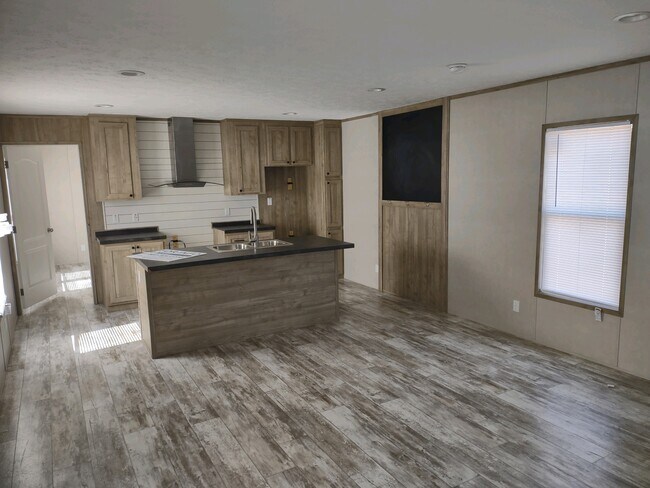 Foto del edificio - 6875 Catchall Rd