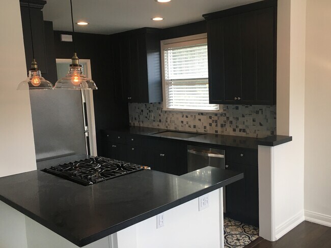 Building Photo - 518 N San Vicente Blvd