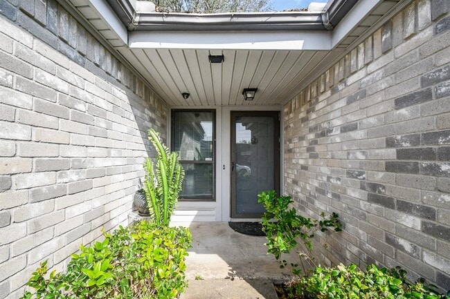 Building Photo - 11902 S Fairhollow Ln