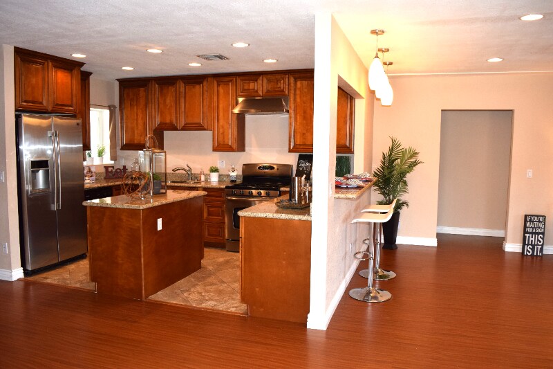 Foto principal - 2318 E Flower St