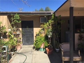 Building Photo - 305 Santo Dr