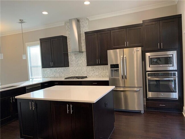 Building Photo - 511 Alden Dr