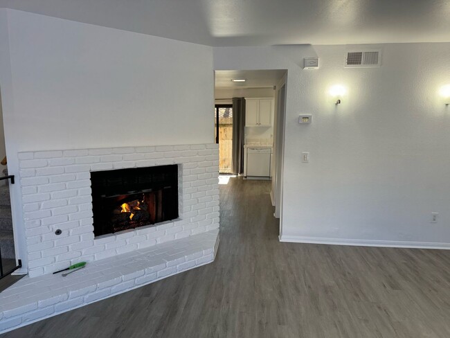 Building Photo - MOVE IN SPECIAL**UPDATED 3BR/1.5BA CONDO i...