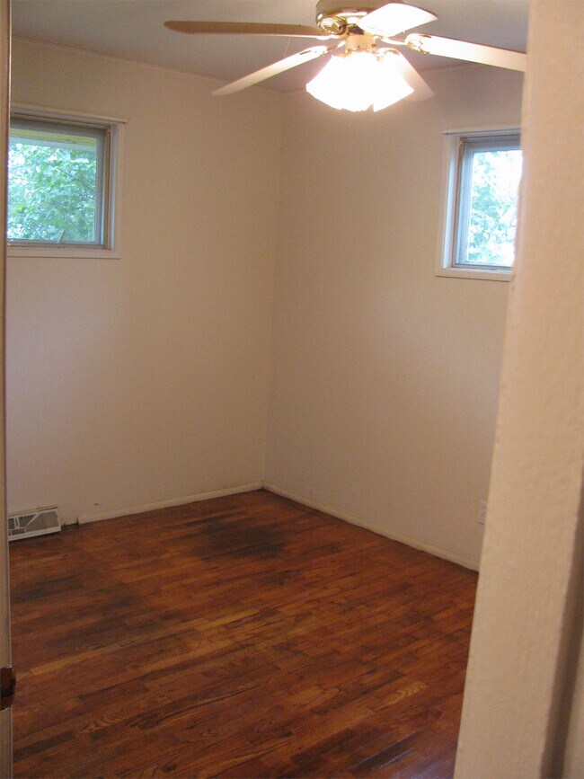 Building Photo - 1113 W Bradley Ave