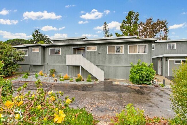 Foto del edificio - Beautifully Updated 3Bdm 3Ba Unfurnished Home with Views in Cardiff By the Sea!