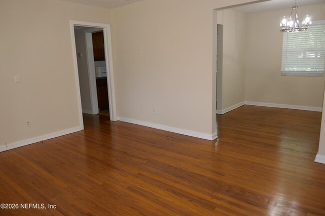 Foto del edificio - 2404 Red Oak Dr