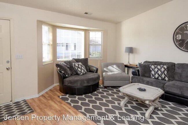 Building Photo - 3 br, 2 bath House - 1015 S. River Road #44
