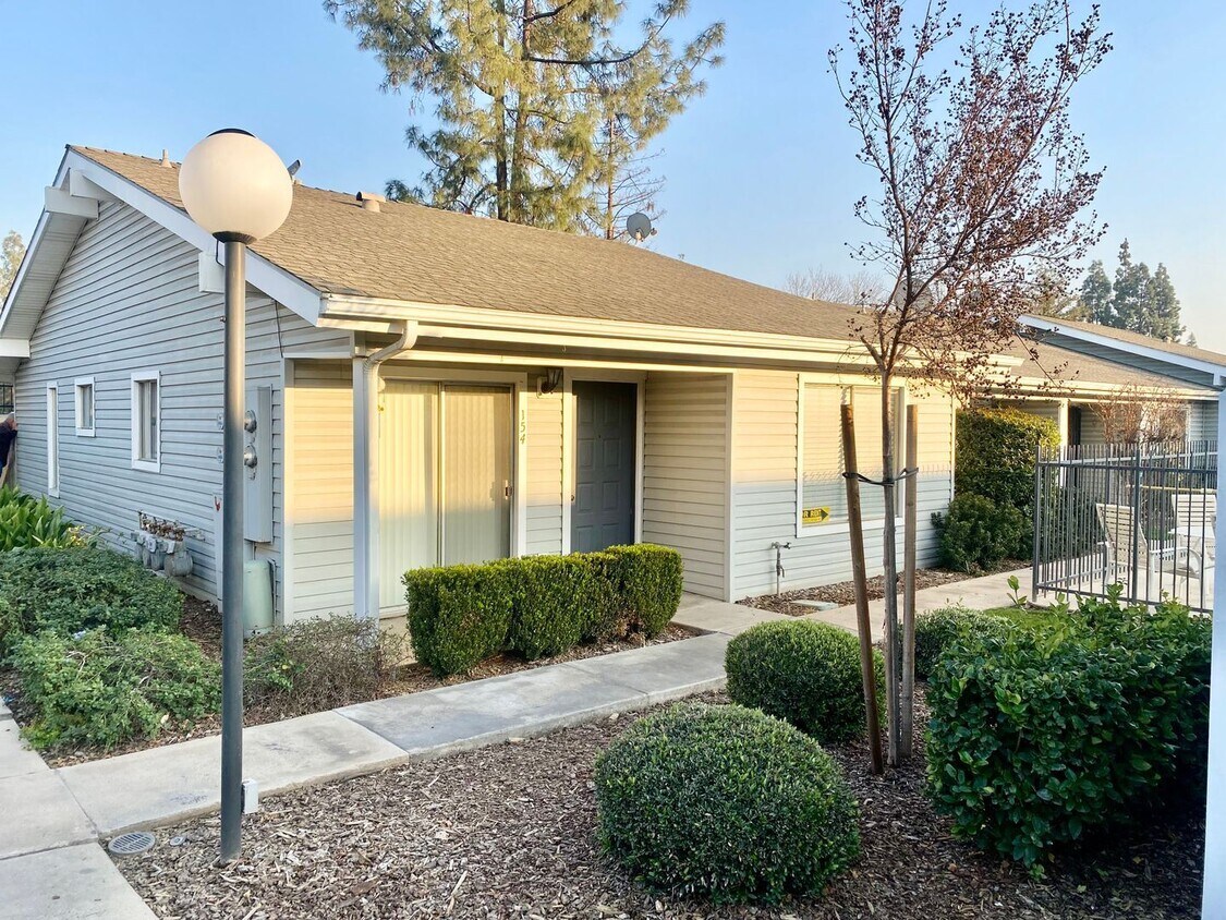 2 br, 2 bath House 303 E Bullard Ave 154 House Rental in Fresno