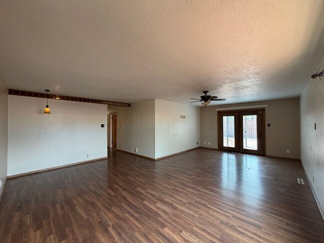 Foto del edificio - Cozy 4 Bedroom 2 Bathroom Home In The NE!