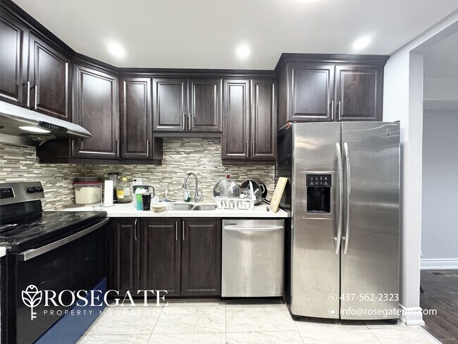 Photo du bâtiment - Bright 3-Bedroom Main-Level Apartment with 2 Parking in Brampton
