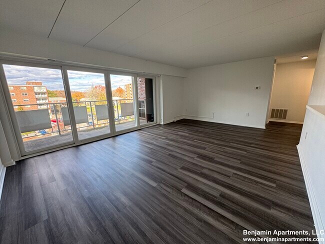 Foto del edificio - 53 Hill Rd