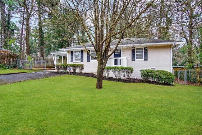 Building Photo - 2024 Rosewood Rd