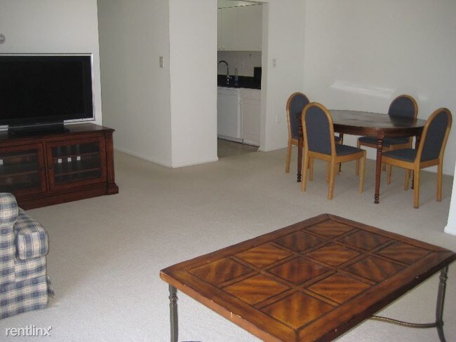 Foto del edificio - 10722 West Dr